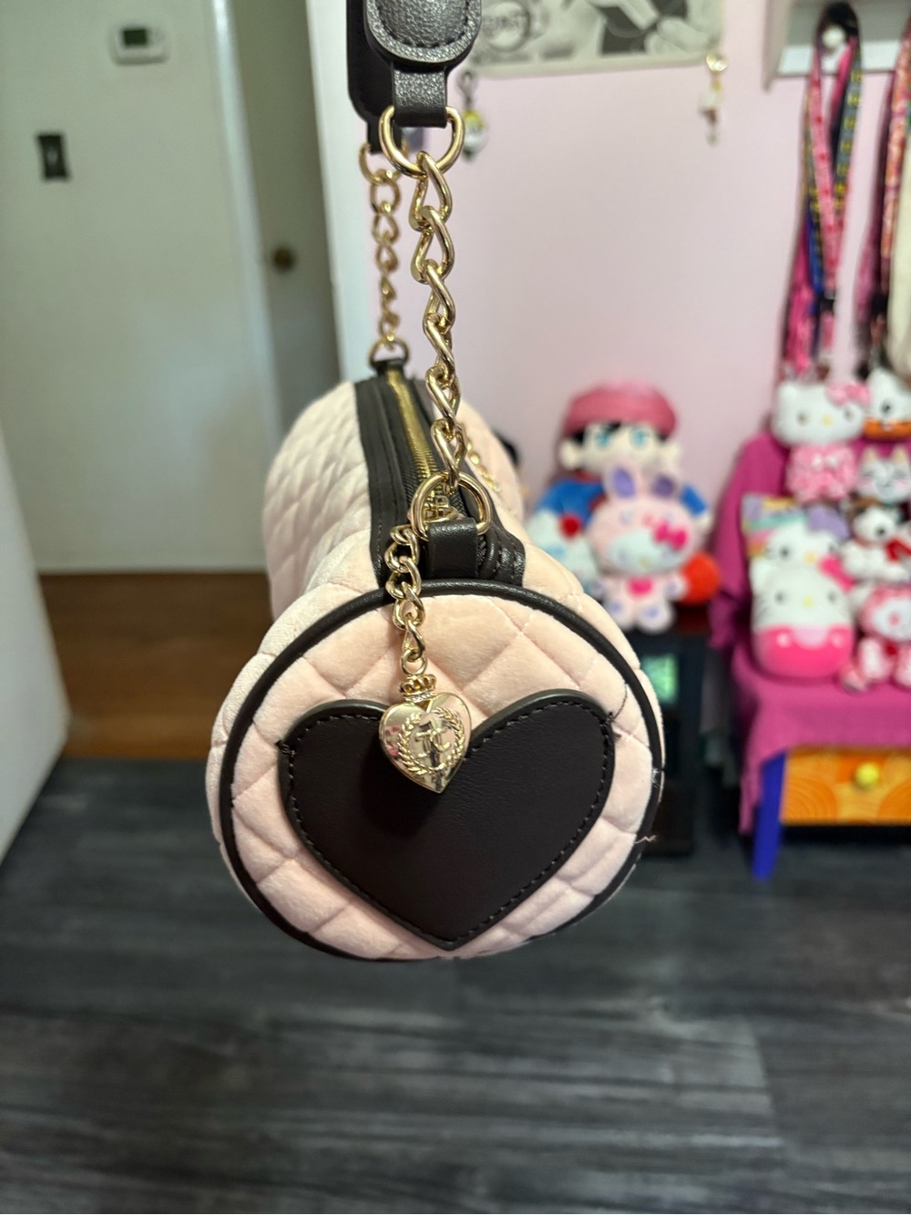 Juicy Couture Light Pink Quilted Shoulder Bag with Gold Accent - Picture 3 of 6